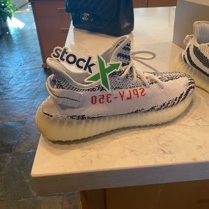 Yeezy Boost 350 V2 Men’s size 11. Great condition worn only once.